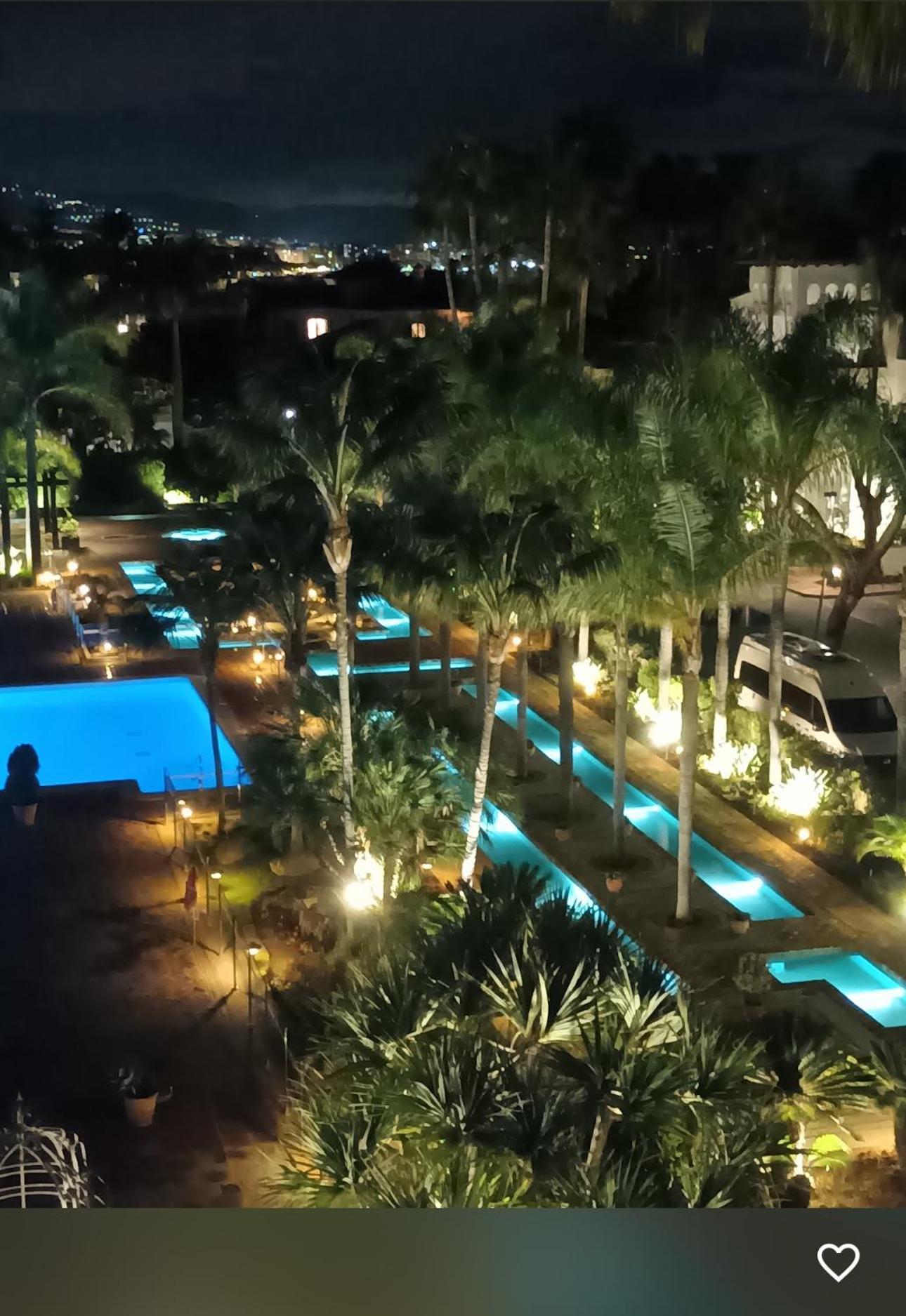 Apartment Puente Luxury Penthouse, Beachside & Sea Views *